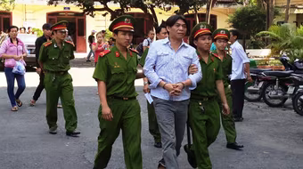 Chị em phụ nữ cãi nhau, đàn ông can gián lãnh hậu quả