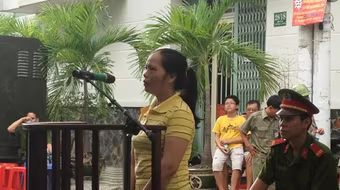 Nữ công nhân “xử” người yêu của đồng nghiệp bằng dao