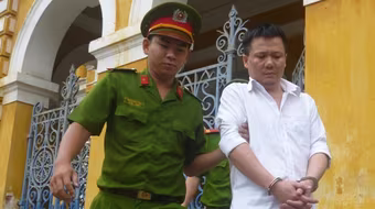 Mâu thuẫn tiền bạc, chủ trại chó chém chết bạn thân