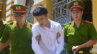 Đâm chết bạn đá bóng vì mâu thuẫn nhau trên sân