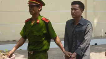 Đâm chết người vì bênh vợ đang mang thai bị vây đánh 