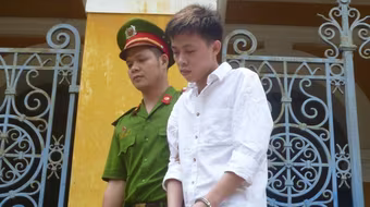 Bênh anh ruột, "sát thủ" mang dao đi trả thù