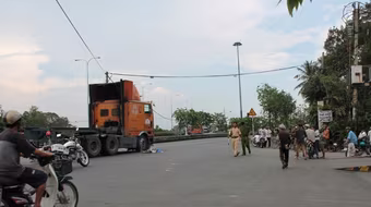 Gia đình 4 người thương vong sau va chạm với xe đầu kéo