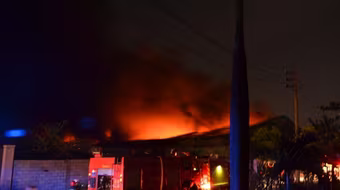 Khu xử lý chất thải cháy ngùn ngụt trong đêm