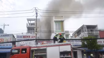 Cháy tiệm tạp hoá, 2 người tử vong