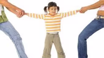 Tranh chấp kỳ lạ: Gia đình bên nội khai sinh đòi làm cha mẹ ruột của cháu