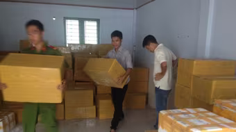 Phát hiện kho linh kiện ĐTDĐ iPhone Trung Quốc nhập lậu  