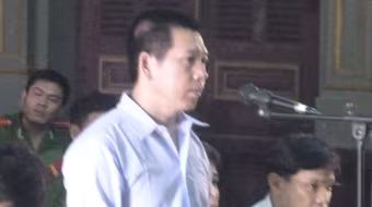 Nghi bị "cắm sừng", chồng giết vợ rồi tự sát