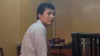 Đâm tình địch suýt chết vì ghen với vợ hờ