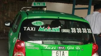 Đi vệ sinh, tài xế taxi bị người nước ngoài lấy trộm xe 
