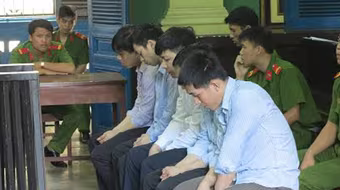 Đánh chết bạn tù bị nhiễm HIV vì đi vệ sinh ngay tại chỗ