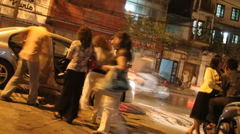 Quý bà đi ... "săn" trai