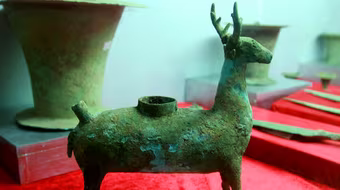 Vào xem kho cổ vật giá trị của đại gia xứ Thanh