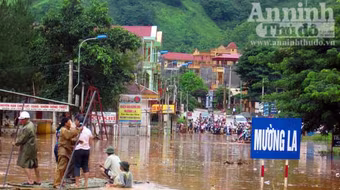 2 người chết và mất tích do lũ cuốn