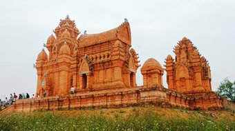 Màn vũ ca văn hóa phi vật thể thế giới chào đón Tháp Chăm 