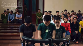  Bé gái bị ba thanh niên giữ chân tay hãm hiếp 2 lần trong một ngày