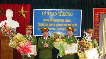 Khen thưởng đơn vị khám phá nhanh vụ án giết người tại nhà nghỉ Thành Công