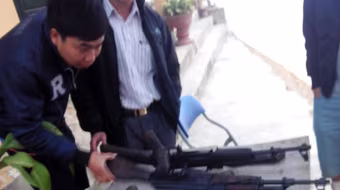 Thu giữ 5 khẩu súng và hàng trăm viên đạn các loại