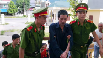 Hai vợ chồng già mượn xe ô tô của con đi buôn ma túy