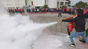 Nâng cao kỹ năng xử lý cháy, nổ cho cán bộ, giáo viên 