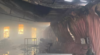 Cận cảnh kho xưởng hàng nghìn mét vuông bị hỏa hoạn gây sập đổ