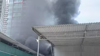 Cháy lớn tại kho xưởng số 74 phố Định Công 