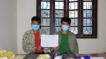 Bắt quả tang 2 anh em ruột vận chuyển 30.000 viên ma tuý tổng hợp