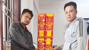 Khám xét khẩn cấp nơi ở của đối tượng buôn hàng cấm