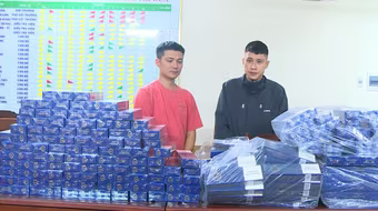 Dùng xe Camry chở hàng cấm, nhóm đối tượng bị bắt giữ