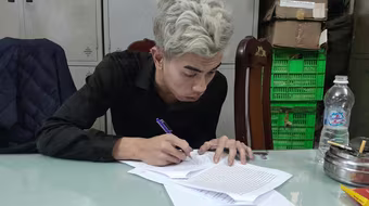 Clip: Đối tượng sát hại bạn gái viết tường trình tự khai tại cơ quan Công an