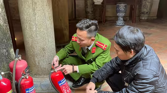 Công an huyện Thạch Thất kiểm tra an toàn cháy, nổ tại chùa Tây Phương