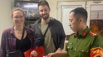 Du khách nước ngoài cảm ơn tinh thần, trách nhiệm Công an Hà Nội