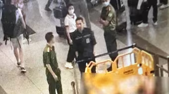 Một hành khách rơi từ tầng 3 Sân bay Quốc tế Nội Bài xuống đất nguy kịch