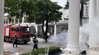 Xử lý tình huống hỏa hoạn giả định tại trung tâm tiệc cưới ở quận Tây Hồ