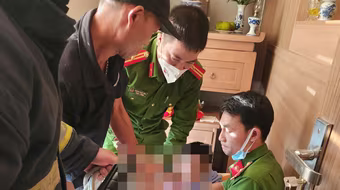 Triển khai xe thang cứu bé trai gặp nguy hiểm trên ban công tầng 8