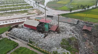 Nỗi ám ảnh ô nhiễm từ "núi rác khổng lồ" ở thị trấn Vôi, huyện Lạng Giang