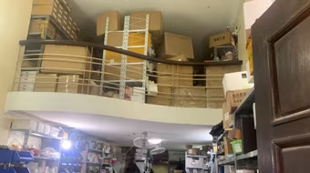 Thu giữ số lượng lớn thuốc lá điện tử, mỹ phẩm