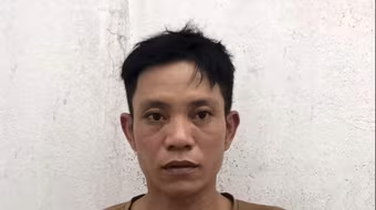 Thu giữ súng và đạn tại nhà đối tượng đốt quán trà sữa khiến một phụ nữ bị thương