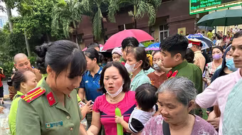 Trao quà cho 350 bệnh nhân nhi tại Bệnh viện E nhân dịp Tết Trung thu