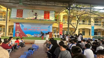 Huấn luyện kỹ năng thoát nạn sử dụng phương tiện chữa cháy cho học sinh