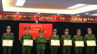 Khen thưởng nhiều cán bộ, chiến sỹ có thành tích trong công tác chữa cháy, cứu nạn