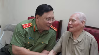 Giám đốc Công an thành phố Hà Nội tri ân các đồng chí tham gia chiến trường B,C,K