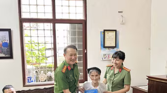 Thăm hỏi, tặng quà tri ân thân nhân liệt sỹ, thương, bệnh binh