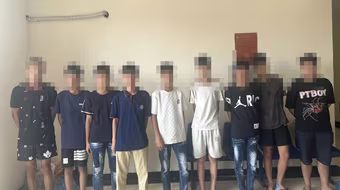 Bắt khẩn cấp nhóm đối tượng mang hung khí giải quyết mâu thuẫn