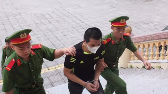 Làm quen qua mạng xã hội, bé gái 11 tuổi bị nam thanh niên dở trò “yêu” nhiều lần