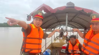 Công an quận Tây Hồ hạ thủy 3 ca nô chuyên dụng tăng cường công tác phòng chống lục bão