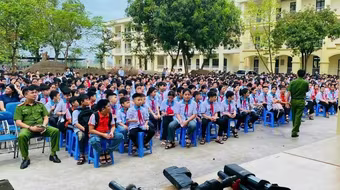 Nhận thức về sự nguy hiểm của vũ khí, vật liệu nổ trong học đường