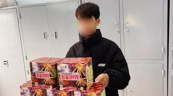 Bắt đối tượng mua pháo về đốt trong dịp Tết