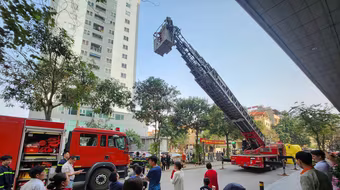 Cư dân nhà cao tầng được trải nghiệm, thực hành chữa cháy và cứu nạn, cứu hộ 