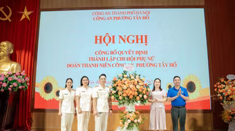 Công bố quyết định thành lập Đoàn thanh niên, Chi hội phụ nữ Công an phường Tây Hồ